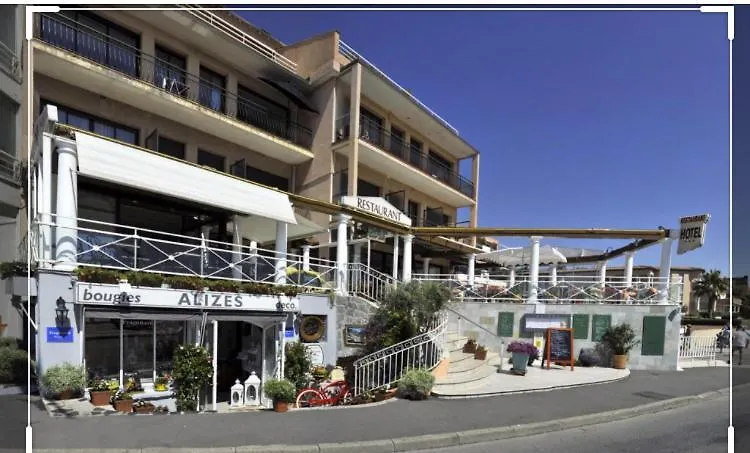 Cavalaire Sea View Cottage: Equipped for 4 with Pool, A/C, Wi-Fi & Bikes France