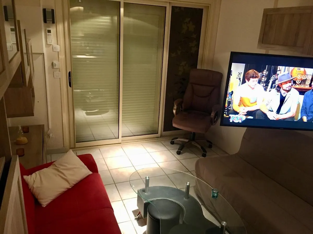 Cavalaire Sea View Cottage: Equipped for 4 with Pool, A/C, Wi-Fi & Bikes Apartment