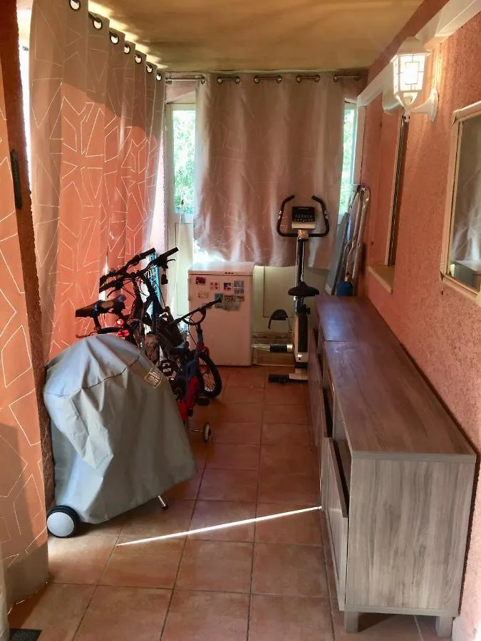 Cavalaire Sea View Cottage: Equipped for 4 with Pool, A/C, Wi-Fi & Bikes